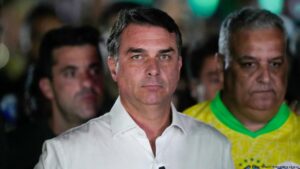 Flavio Bolsonaro largohet nga Brazili drejt SHBA-së mes hetimeve