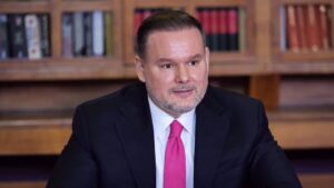 “Do të dalin para drejtësisë”/ Ministri Demo: Teknologjia po na ndihmon të identifikojmë protestuesit e dhunshëm