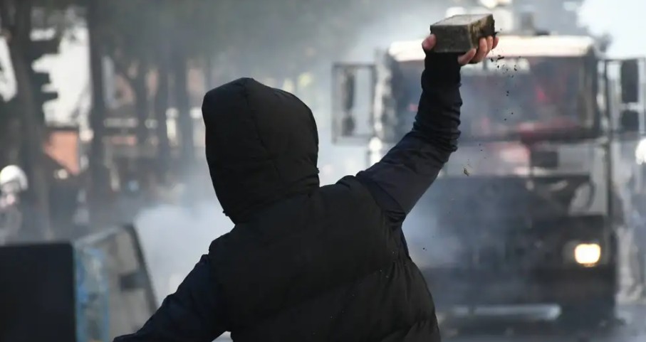 DW: Përse u përshkallëzuan protestat e studentëve në Shqipëri?