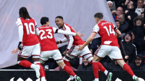 Arsenal mposht Evertonin dhe i bashkohet Man Cityt në krye të Premier League