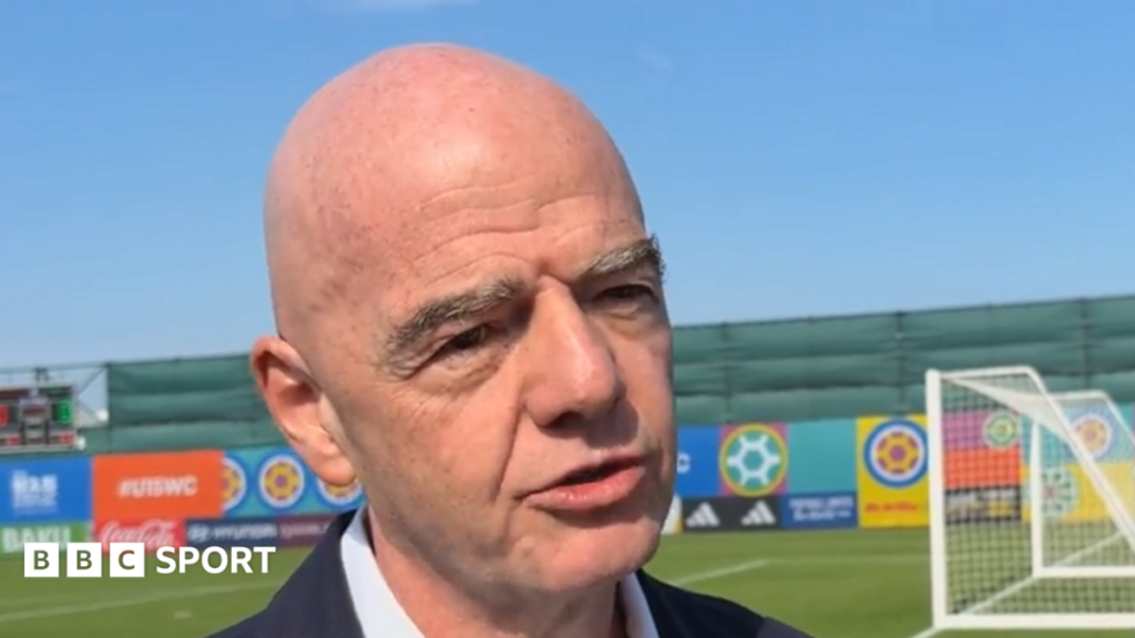 Infantino: Kam mbështetjen e “shumicës dërrmuese” të futbollit botëror, shpërfill pyetjet për dorëheqje