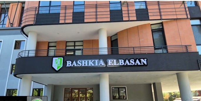 Lorena Haxhiymeri prezanton asistentin virtual të Bashkisë Elbasan në platformën “THU’JE”