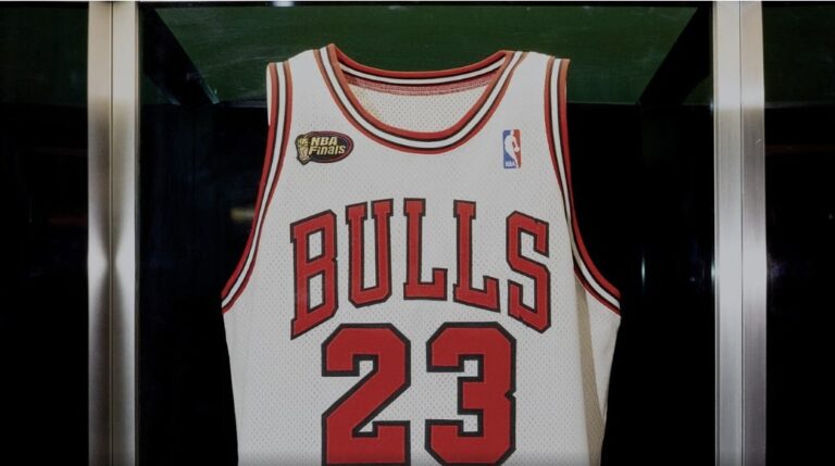 Fanella e Michael Jordan thyen rekordin, shitet për 12.3 milionë dollarë
