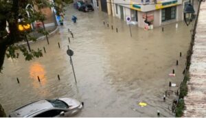 Përmbytje vdekjeprurëse në jug të Francës, tre viktima dhe qindra të evakuuar