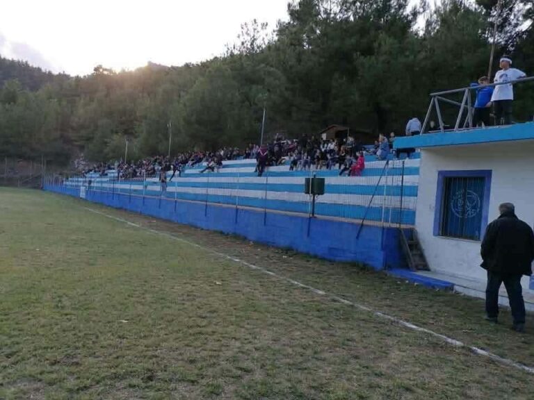Pas vdekjes së 16-vjeçarit shqiptar, Kavala mbyll 11 fusha futbolli