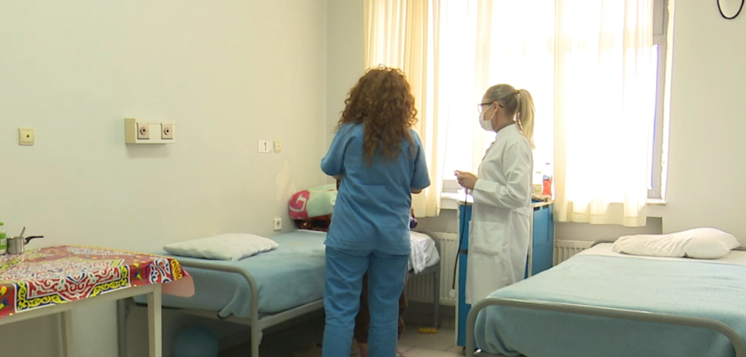 Detaje nga helmimi i fëmijëve në kopsht në Korçë  Priten analizat  Policia nis hetimet