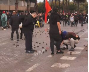 Pas qëndrimit te Ministria e Arsimit, protestuesit rikthehen para Kryeministrisë