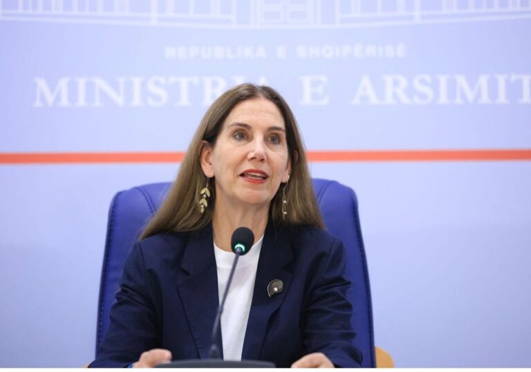 Ministrja e Arsimit: Sot ka nisur mësimi në mbi 1400 shkolla në vend, mirënjohje për…