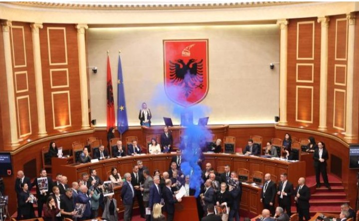 Përjashtohet Sali Berisha 10 ditë nga Kuvendi, 5 deputetë të tjerë me 60 ditë