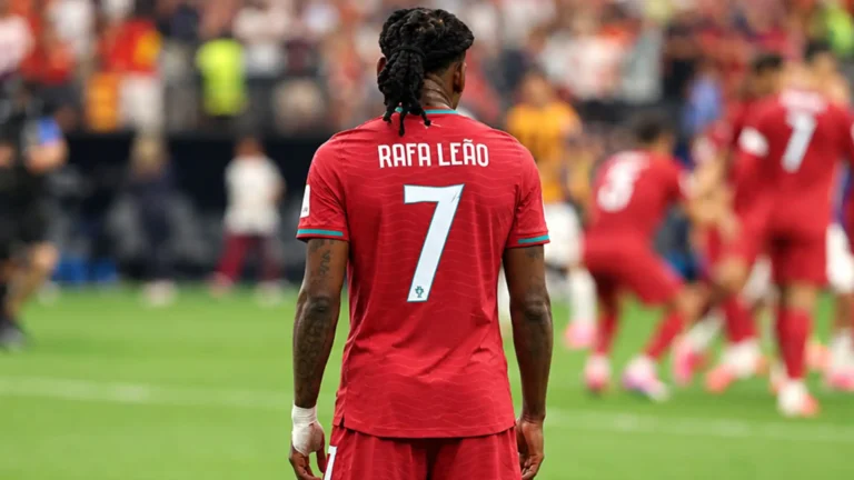 Mori numrin 7 të Ronaldos, Leao: Ka domethënie speciale për mua, Cr7 do të jetë i lumtur