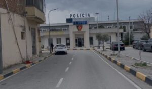 Tritol në Vlorë, dëmtohet makina e administratorit të Shushicës