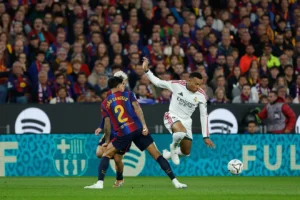 Reali fiton në 45 minutat e para ndaj Barcelonës, vendos një gol me fat i Mbappe