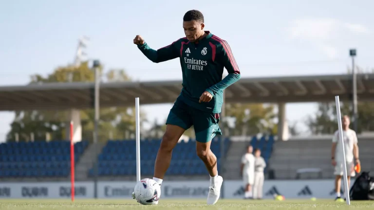 Mbappe kritikohet nga shokët e ekipit për sjelljen gjatë dëmtimit