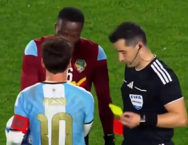 Momenti i veçantë në lamtumirën e Messit, arbitri i dhuron kartonët e verdhë dhe të kuq