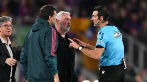 Mourinho ironizon VAR-in pas fitores ndaj Barcelonës: U përgjum në minutën e 60-të