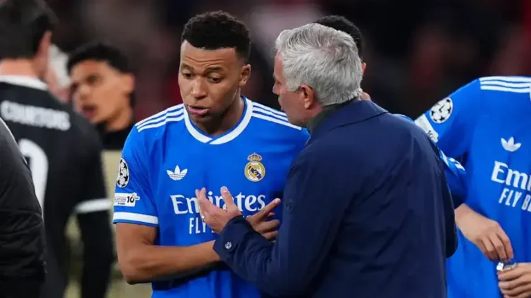 Mourinho i “tërheq” veshin Kylian Mbappe-s për sjelljen e tij
