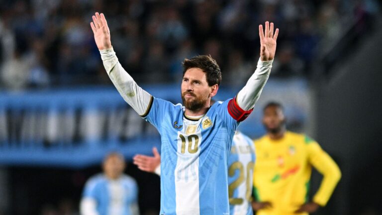 Messi nderohet me titullin “Honoris Causa” para ndeshjes së lamtumirës me Argjentinën