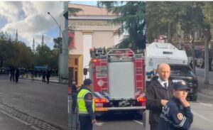 Policia me masa të rrepta, rrethohet i gjithë perimetri i Kuvendit. Një autobot uji vendoset pranë institucionit