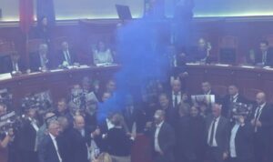 PS miraton mes tensioneve projektligjin për Bankën e Shqipërisë, Rama voton dhe lë sallën