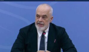 Rama: Mësuesit që u thonë nxënësve godisni xhamat, nuk kanë për ta parë më derën e shkollës