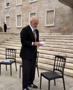 Rama vendos sërish “karriget e dialogut” para Kryeministrisë: Dora ime është e shtrirë për këdo që mendon ndryshe