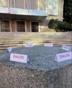 Rama vijon thirrjen për dialog, studentët kërkojnë largimin e tij