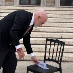 Reagon sërish Rama: Ja si përfunduan “karriget e dialogut”
