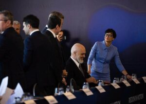 Nga Spajiç te Merz dhe Kos, Rama ndan foto nga takimet në Samitin e Procesit të Berlinit në Mal të Zi