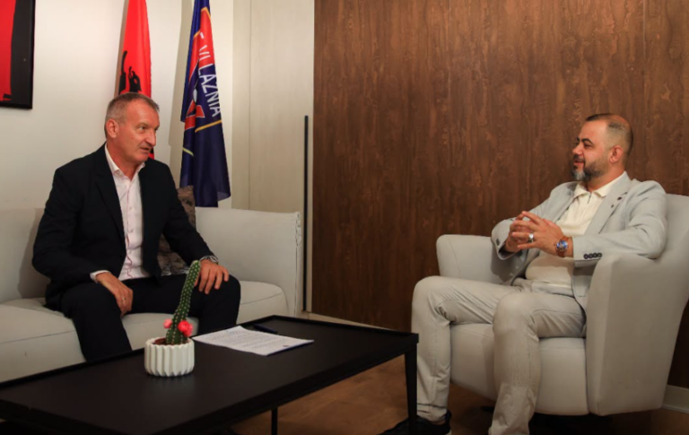 Vllaznia zyrtarizon trajnerin e ri, Csaba Laszlo merr drejtimin e kuqebluve