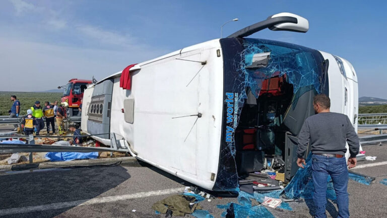 Tragjedi në Turqi, 11 të vdekur nga përplasja e autobusit me kamionin