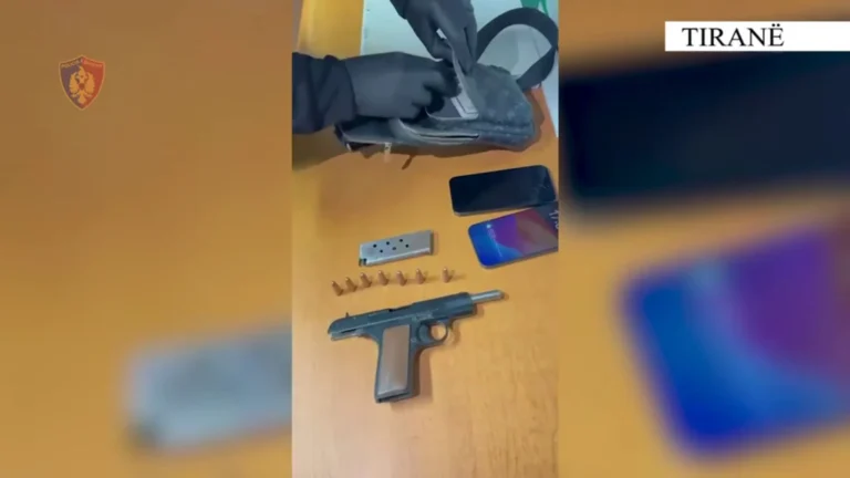 Arrestohet 38-vjeçari në Tiranë, kapet me armë zjarri dhe municion në automjet