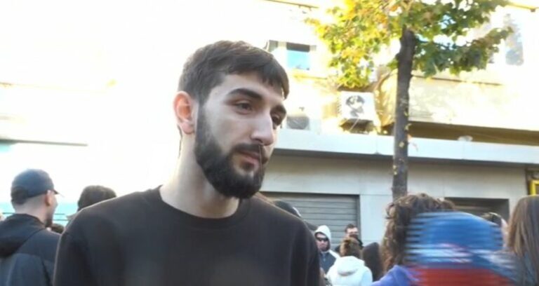 Protesta te Ministria, i riu-Ramës: Të japë dorëheqjen sa më parë, t’i hapë rrugë një lideri më të mirë