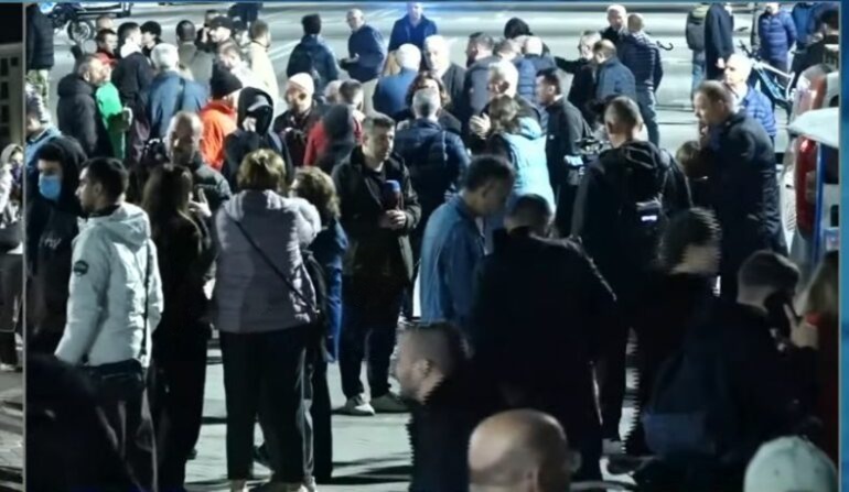 Day 17 of protests: demonstrators continue their resistance in front of the Prime Minister’s Office