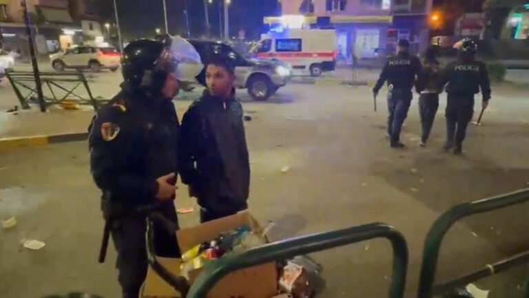 ”I gjetëm në tokë, pasha Zotin”, Policia ndalon dy persona me karrocën plot me produkte: Ku i more këto?