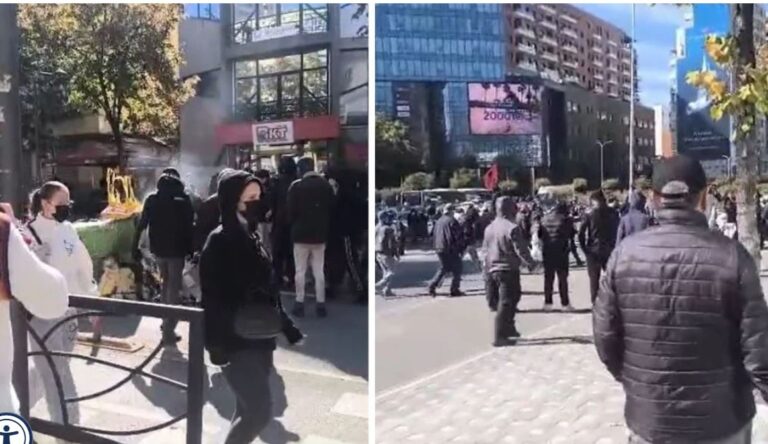 Tensione edhe te Zogu i Zi. Kosha në flakë, protestuesit bllokojnë rrugën